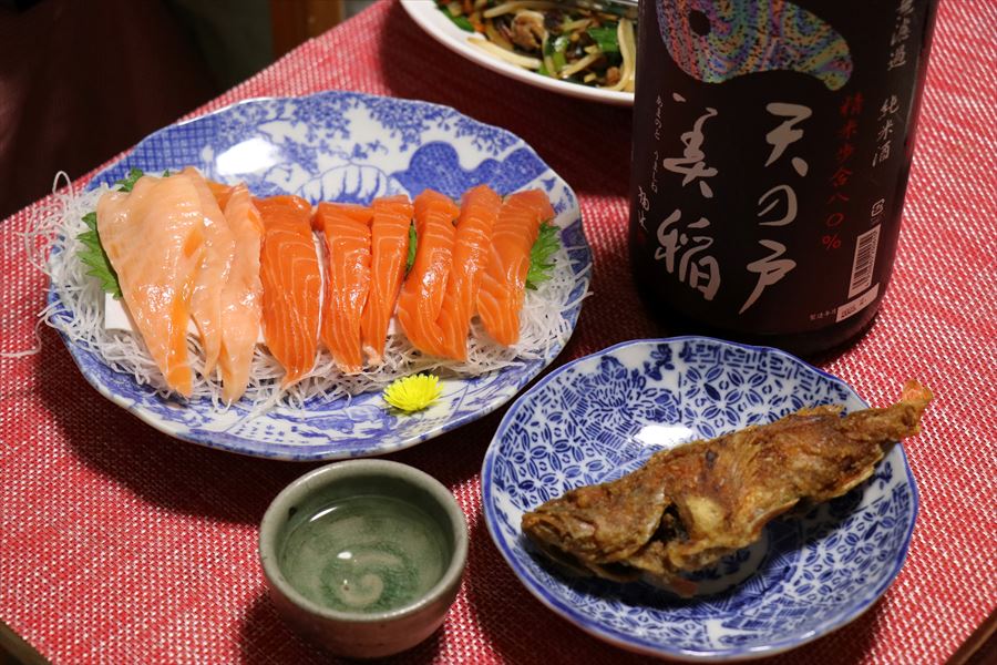 天の戸 美稲八◯ 純米無濾過生原酒 料理 サーモン 刺身 カサゴ 唐揚げ 秋田県 日本酒