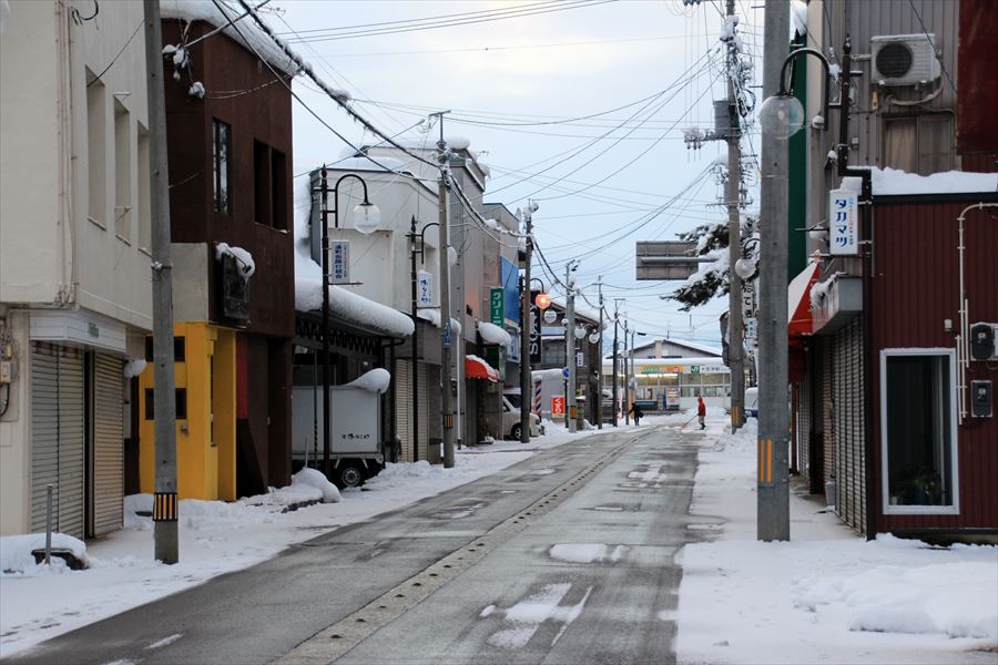 十文字駅 奥羽本線 駅前 街並み 商店街 大雪 1月 秋田県