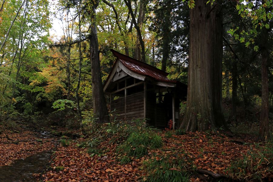 御鍋神社 境内 二岐山 二岐温泉 福島県 天栄村 10月