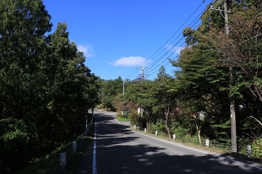 一軒茶屋 バス停 黒尾谷岳 舗装路歩き 那須高原 登山