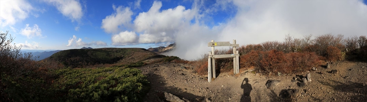 南月山 山頂 展望 茶臼岳 日の出平 ガス