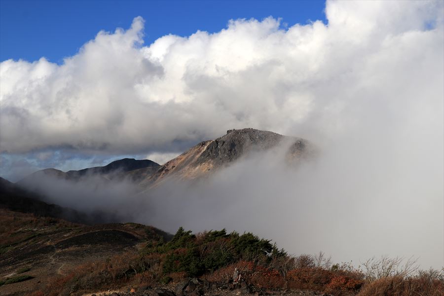 茶臼岳 山頂 ガス 南月山 展望