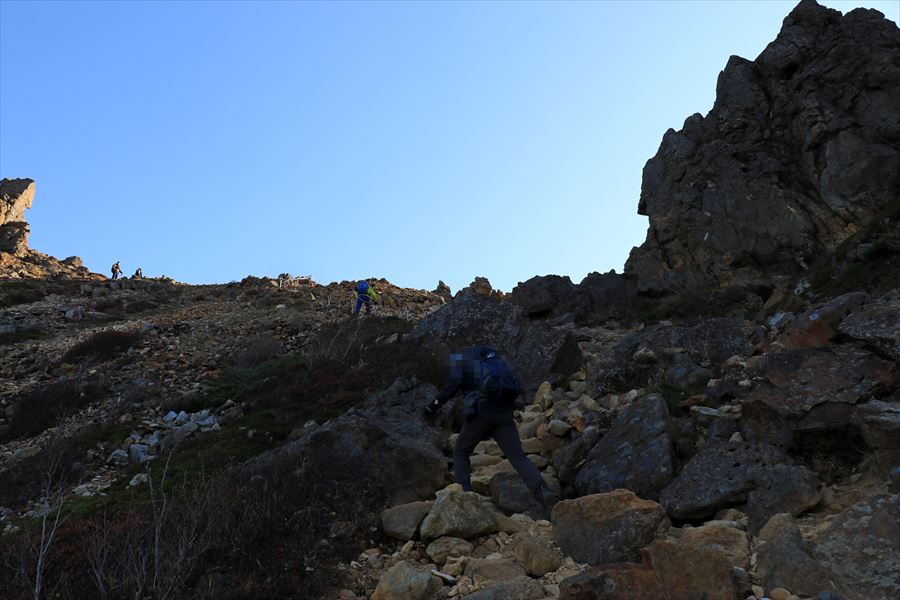 朝日岳 那須岳 登山者 急登 ガレ場