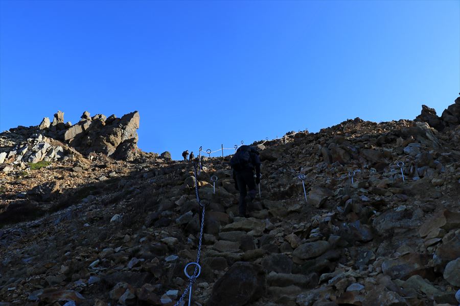 朝日岳 那須岳 登山者 急坂 ガレ場