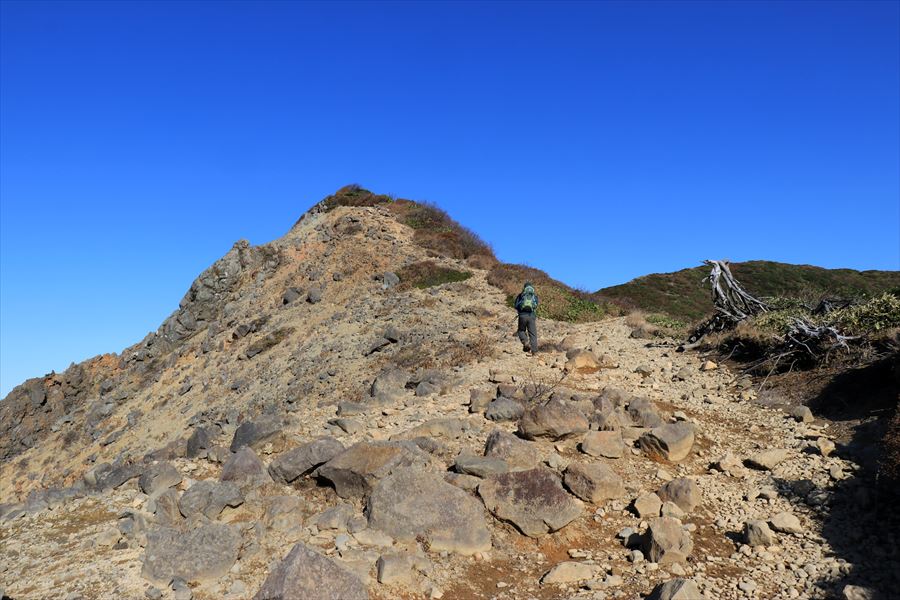 熊見曽根 山頂直下 登り坂 那須岳