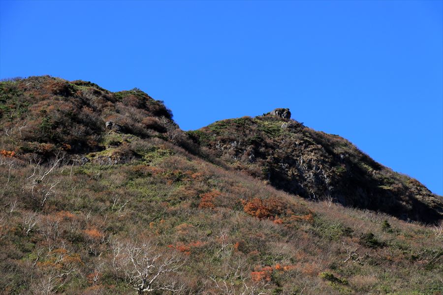 甲子旭岳 山頂 見上げる 坊主沼 那須岳 望遠