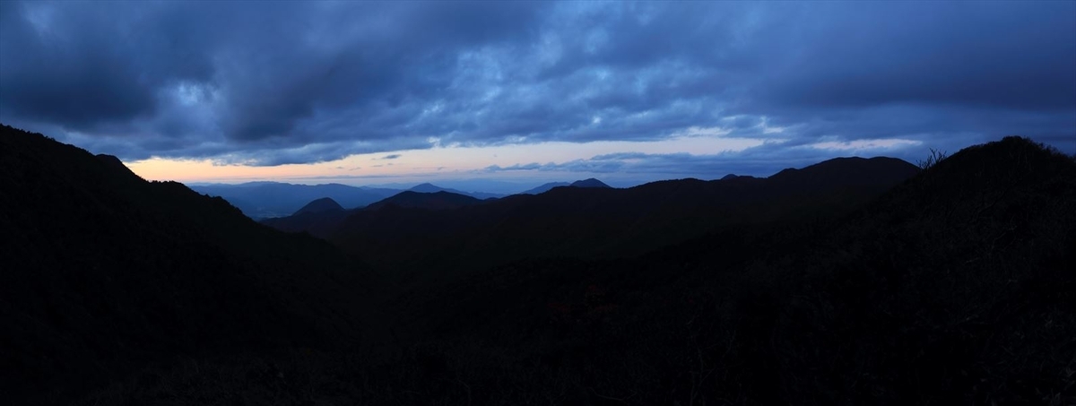 甲子山 山頂手前 展望 パノラマ 夕方