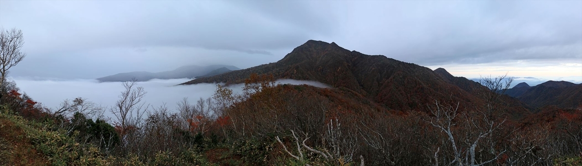 甲子山 山頂 甲子旭岳 那須岳 展望 パノラマ 曇り