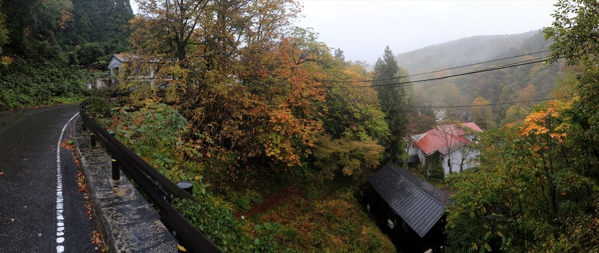 二岐温泉 紅葉 温泉街 景色 天栄村