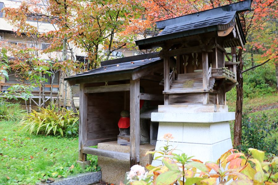 大丸あすなろ荘 露天風呂 地蔵 祠 二岐温泉 天栄村 秘湯
