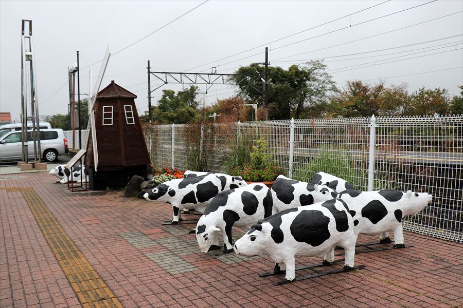 鏡石駅 乳牛 オブジェ 東北本線
