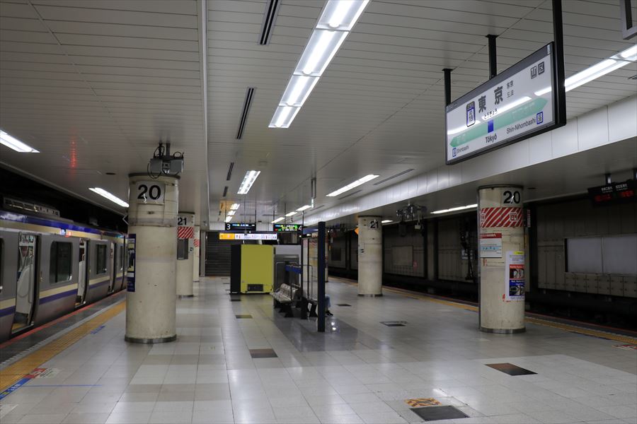 東京駅 地下ホーム 総武本線 横須賀線 E235系 電車