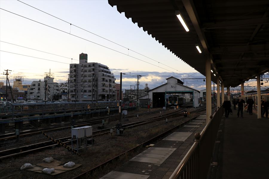 木更津駅 ホーム 久留里線 車庫 キハE130 気動車