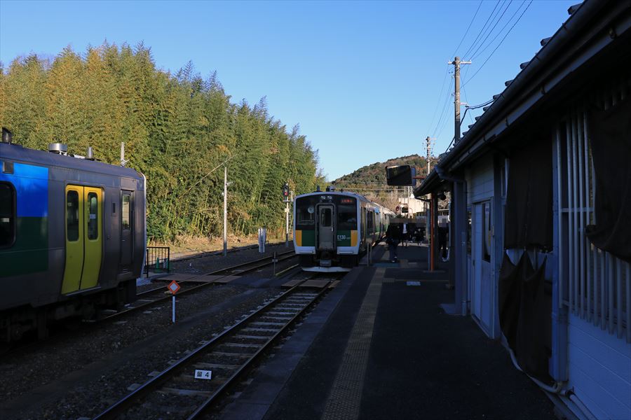 久留里駅 ホーム ラッシュ 久留里線 キハE130 気動車 千葉県