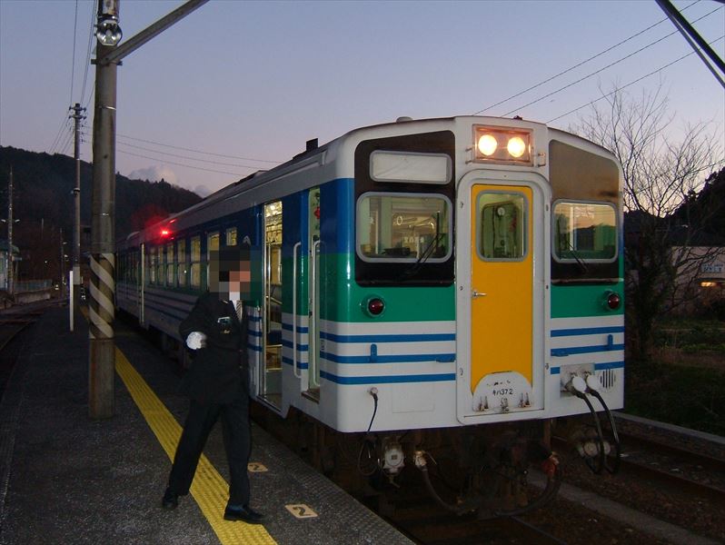 キハ37 気動車 上総亀山駅 ホーム 昔 久留里線 廃止区間 千葉県