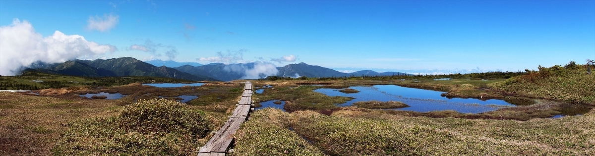 苗場山 山頂 湿原 池塘 木道 登山 パノラマ