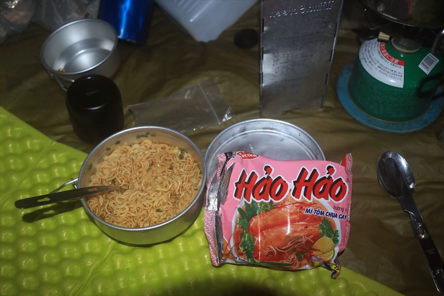 HAOHAO ベトナム インスタントラーメン 食事 キャンプ 台高山脈 登山