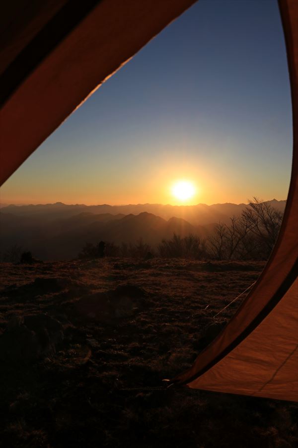 マブシ嶺 山頂 テント 日没 尾鷲道 台高山脈