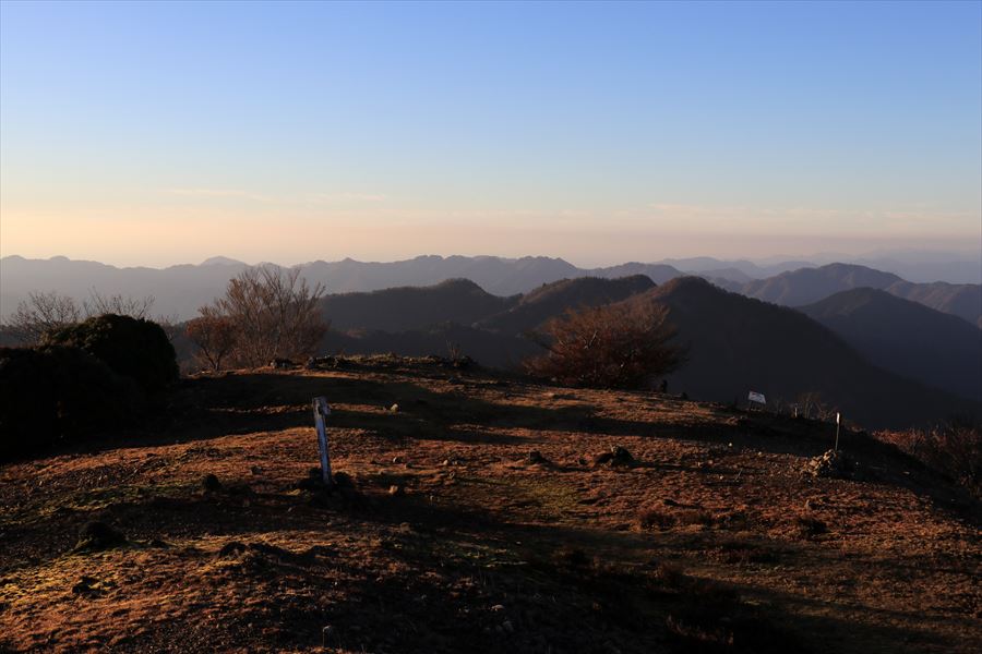 マブシ嶺 山頂 広場 景色 尾鷲道 台高山脈