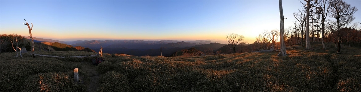 三津河落山 山頂 風景 笹原 台高山脈 大台ヶ原
