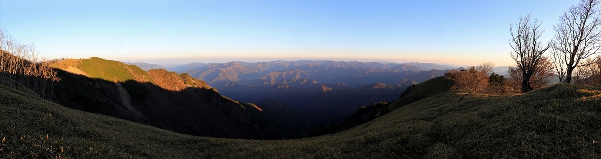 三津河落山 山頂 直下 展望 笹の尾根 台高山脈 大台ヶ原