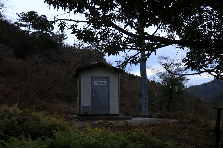 三之公雨量観測所 建物 テント場 ブナノ平 台高山脈