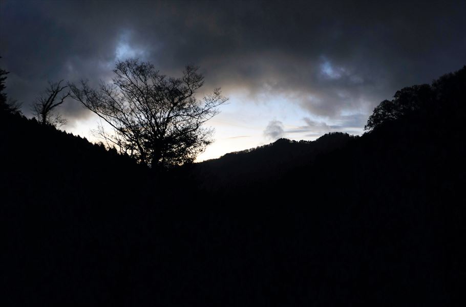 三之公雨量観測所 日の出 ブナ平 台高山脈