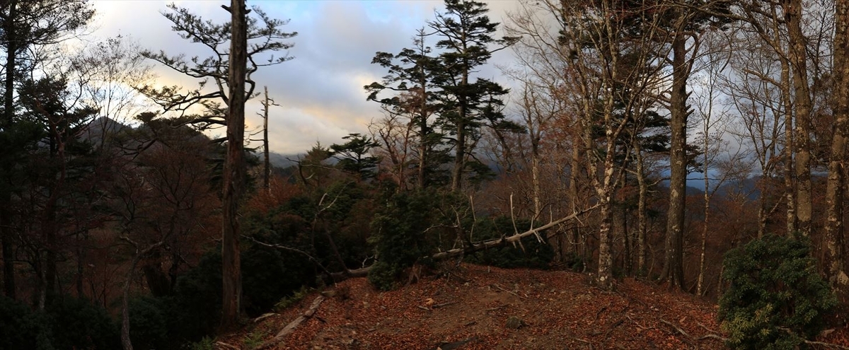 三之公雨量観測所 湯谷ノ頭 尾根 曇り空 台高山脈