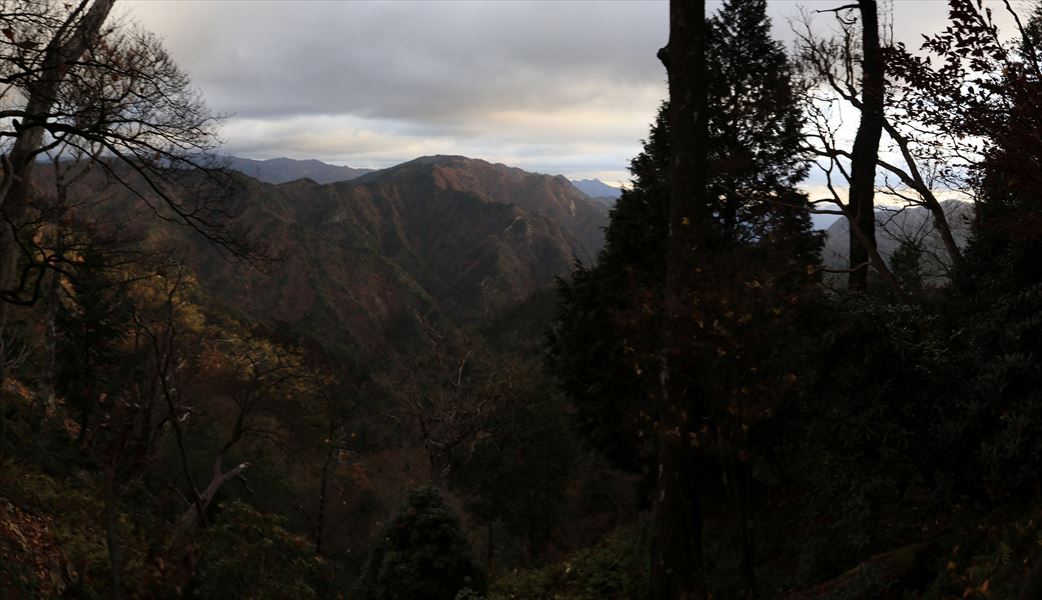 三之公雨量観測所 湯谷ノ頭 展望 大杉国見山 晩秋 台高山脈