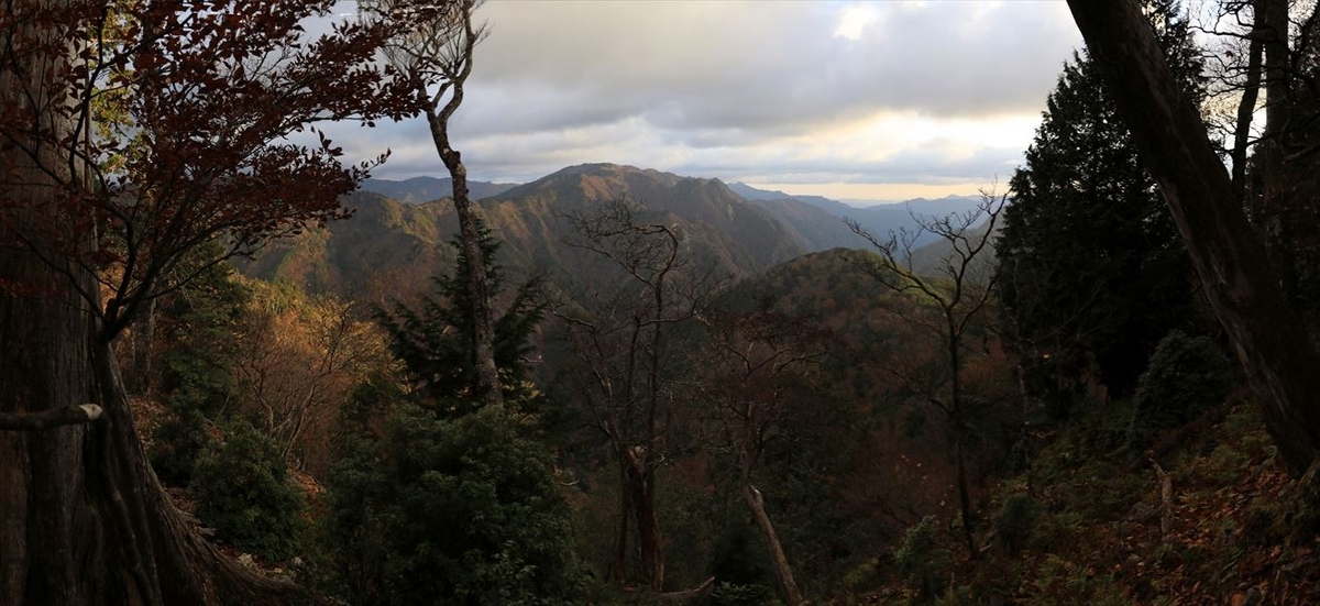 三之公雨量観測所 湯谷ノ頭 展望 大杉国見山 尾根 晩秋 台高山脈