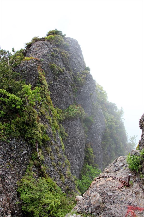 八海山 八ツ峰 岩場 越後三山 新潟県