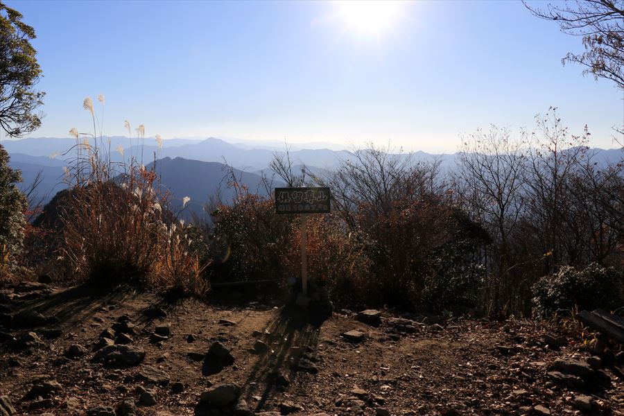 倶留尊山 山頂 看板 300名山 奈良県