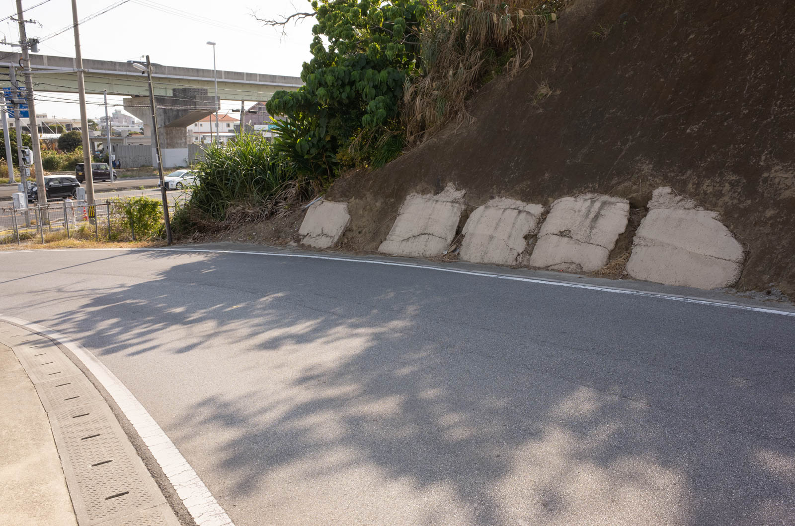 豊見城市(名嘉地):サバキナ壕跡、字名嘉地のシーサー、ムラガー 沖縄島の写真 豊見城市(名嘉地):サバキナ壕跡、字名嘉地のシーサー、ムラガー 沖縄島の写真
