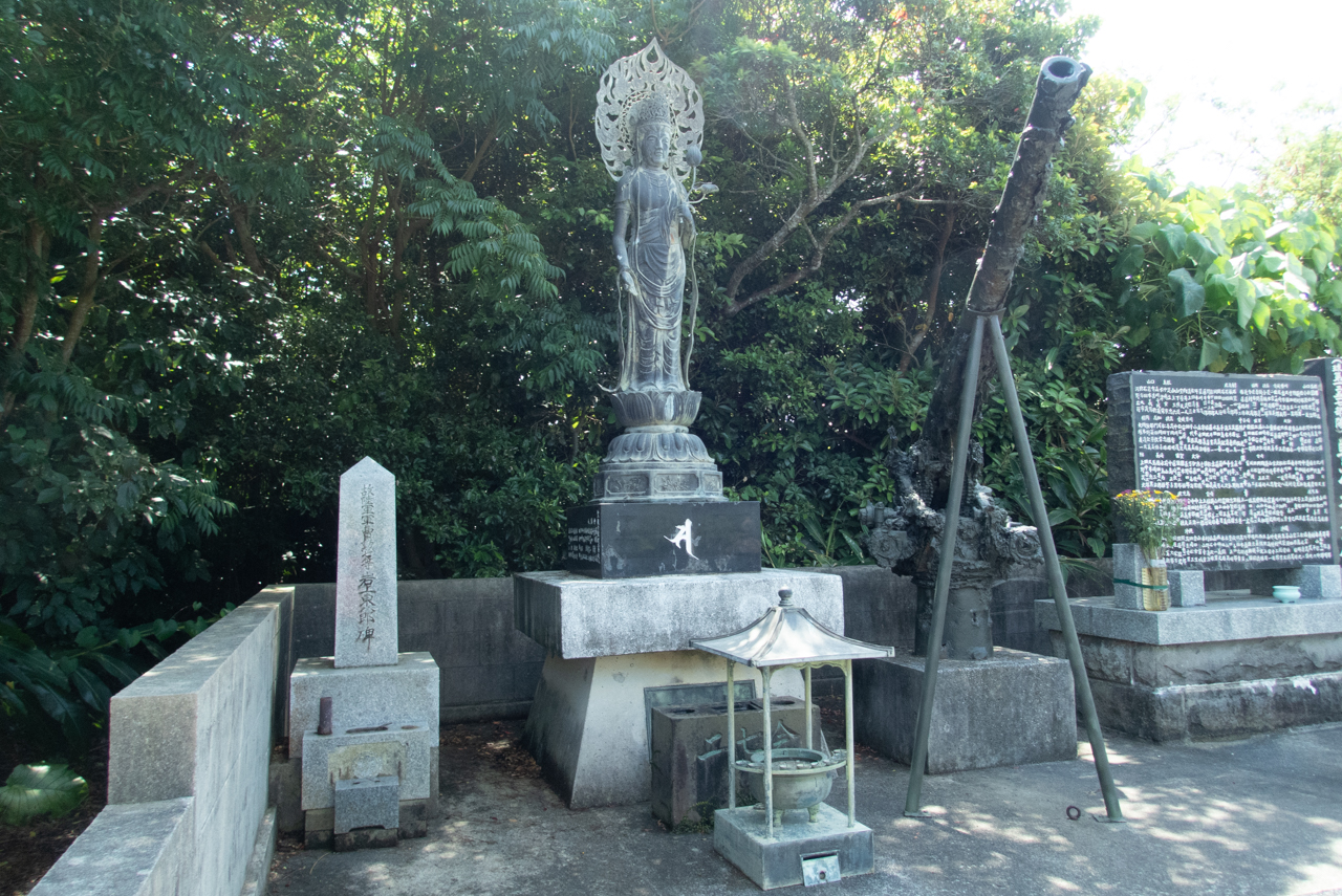 八重瀬町（安里）：独立高射砲第二十七大隊慰霊碑 - 沖縄島の写真
