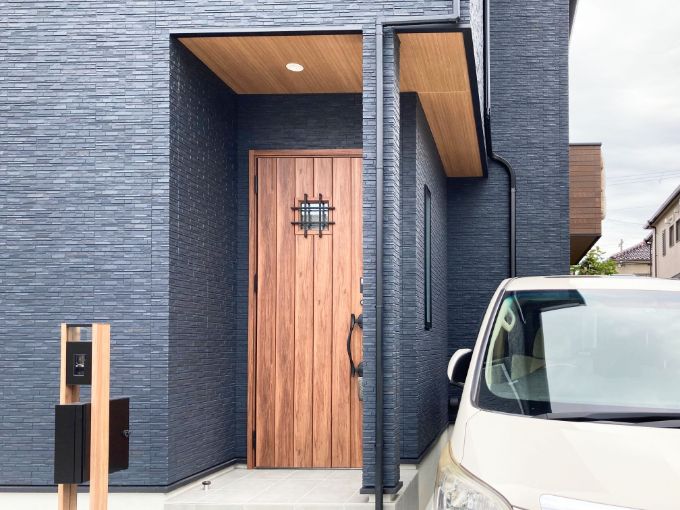 駐車スペースを広くとった／注文住宅実例
