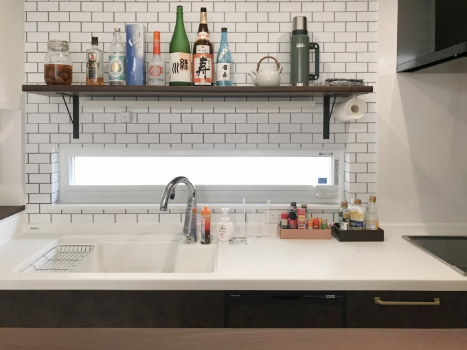 窓を設けたキッチン/注文住宅実例