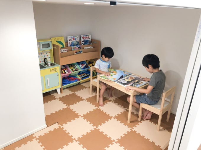 プレイルームとしても使用している階段下収納／注文住宅実例