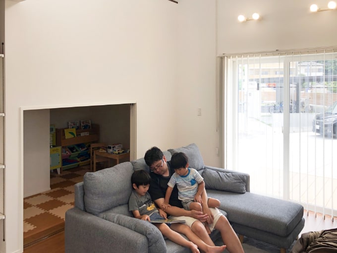 ハーフ収納を活用してすっきりとしたリビング／注文住宅実例