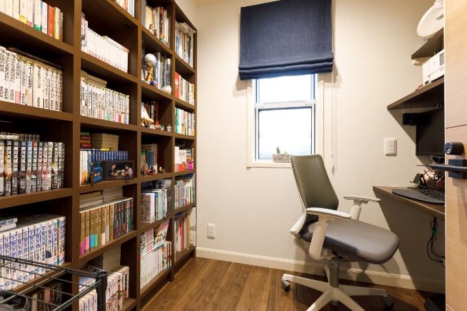 書庫としても使えるワークスペースの写真