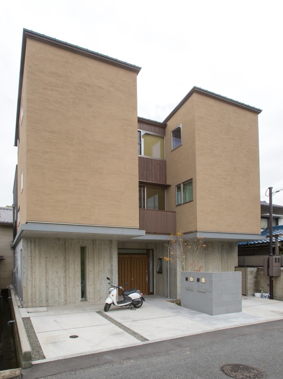 珪藻土の塗り壁材で仕上げられた外壁の写真
