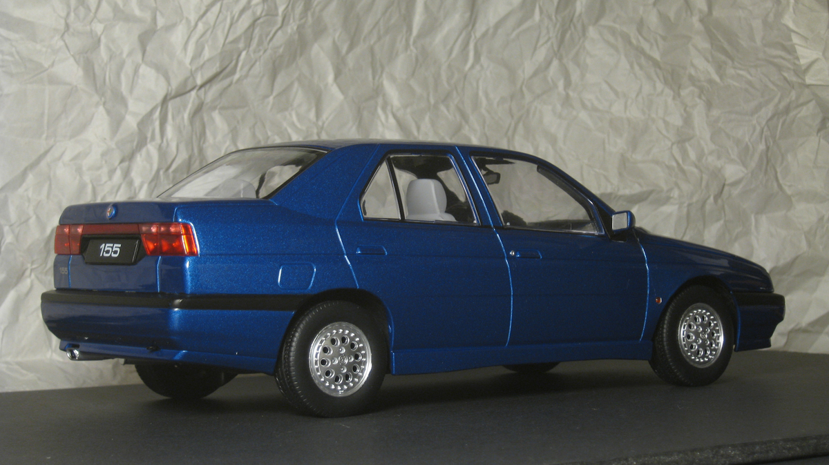 Triple9 1:18 Alfa Romeo 155 year 1996 alfa red T9-1800380