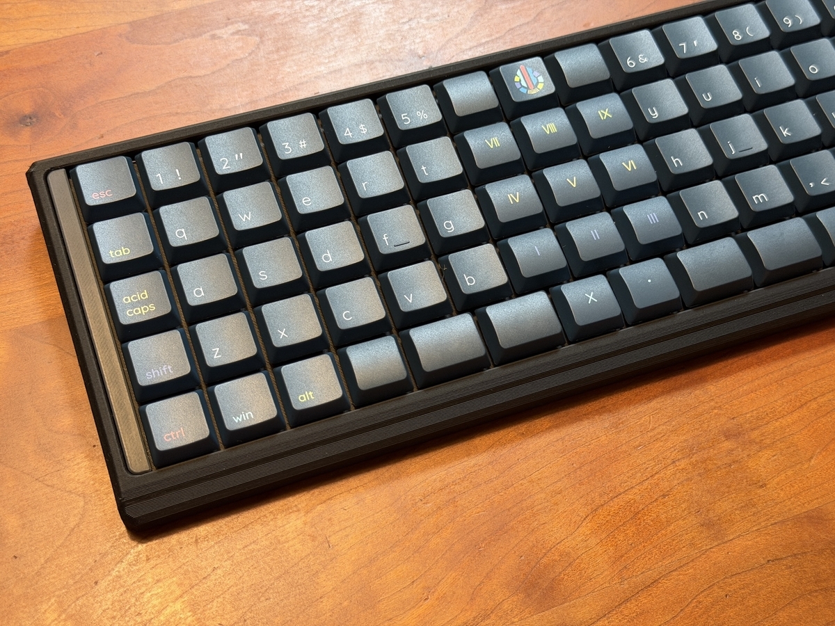 ToSeventy キースイッチ　キーキャップ付き　組み立て済み 自作キーボードキット『ToSeventy Orthoネジレスケース』ビルドガイド