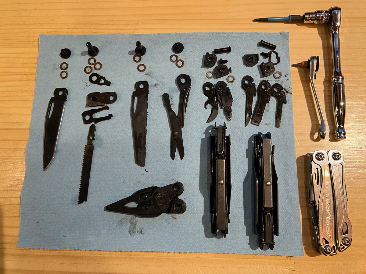 レザーマン サージの分解修理 Leatherman Surgeを軽くレストア