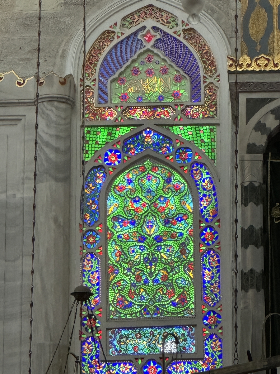 トルコ語 五角形の幾何学模様の本 建築家ミマール・シナンのモスク