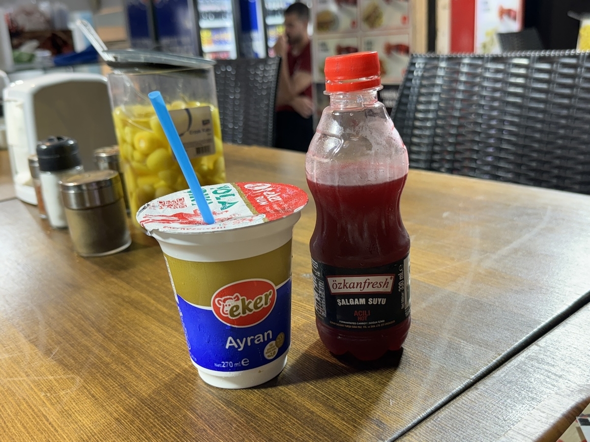 トルコの衝撃的な飲み物 - ぶるぶるイスタンブール 期間限定のトルコ生活