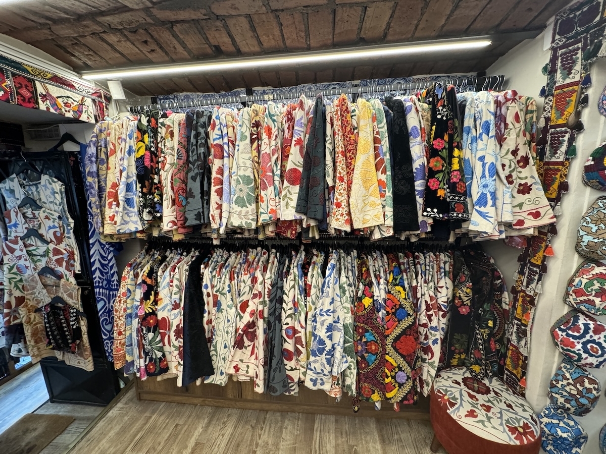 イスタンブールでウズベキスタンのジャケットを買う - ぶるぶる