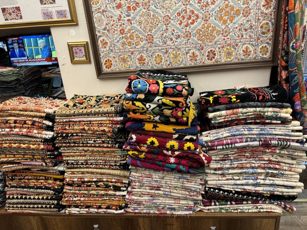 イスタンブールでウズベキスタンのジャケットを買う - ぶるぶる