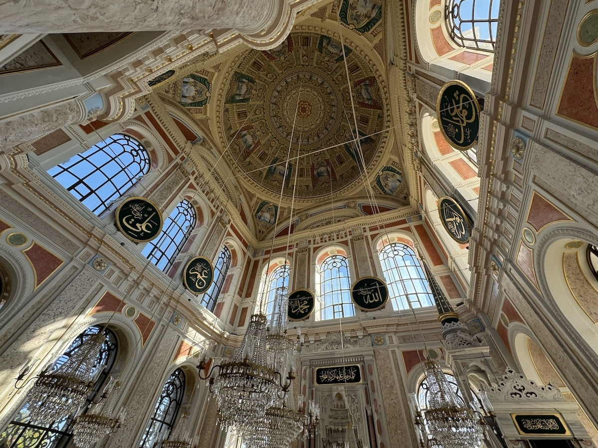 イスタンブールの「オルタキョイ・メジディエ・モスク」と週末