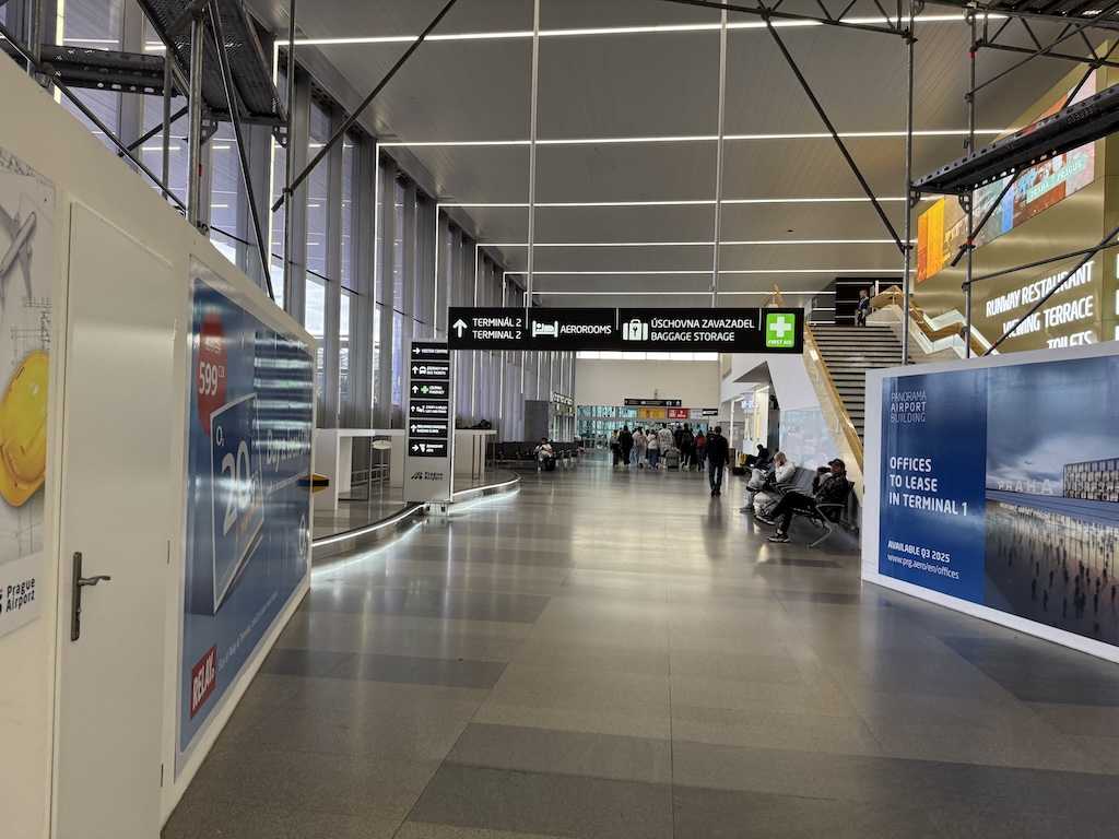 プラハ国際空港から市内までの行き方｜市バス＆地下鉄の移動が安くてオススメ｜便利なアプリ「PID LÍTAČKA」をダウンロード！ ぶるぶる