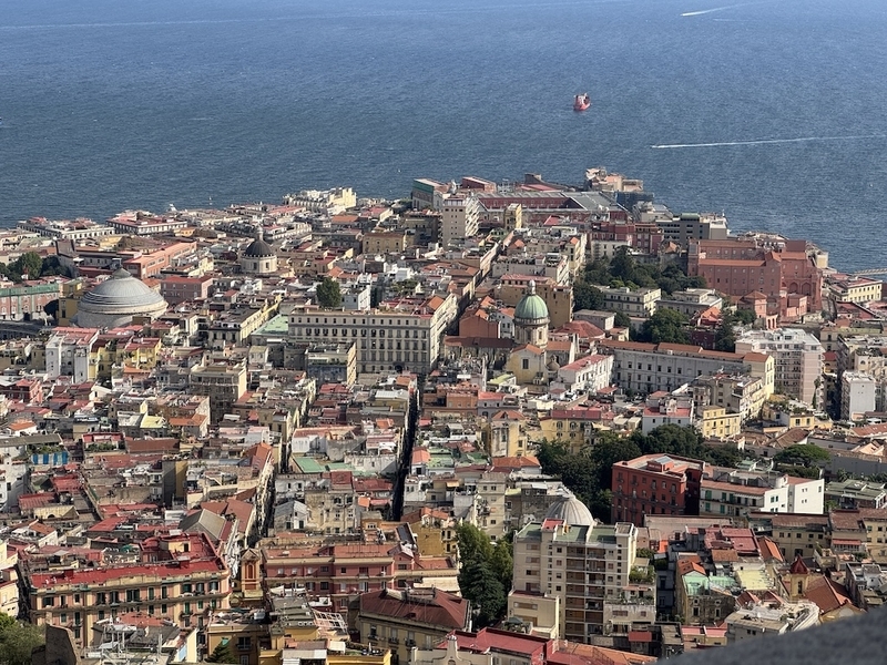 イタリア・ナポリ市内観光〜サンテルモ城、ウンベルト1世のガッレリア